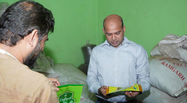 এক টন পচা চা, ১৩ ব্রান্ডের নকল প্যাকেট জব্দ